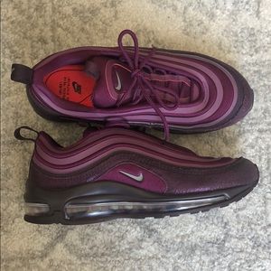 Size 6 Nike AirMaxes - Excellent Condition